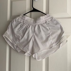 Lululemon size 6 2.5 low rise running shorts